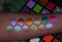 Load image into Gallery viewer, CASCABEL 30 PAN EYESHADOW PALETTE