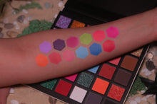 Load image into Gallery viewer, CASCABEL 30 PAN EYESHADOW PALETTE