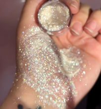 Load image into Gallery viewer, VIRGINIA CHAMELEON PRISMATIC PIGMENT