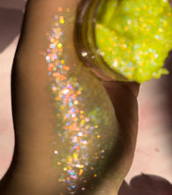 Load image into Gallery viewer, MACAW GLITTER GELLY SINGLE