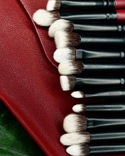 Load image into Gallery viewer, BORGOÑA ULTIMATE EYE BRUSH SET WITH WRISTLET POUCH