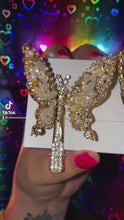 Load and play video in Gallery viewer, FLAPPING DIAMOND STUDDED BUTTERFLY HAIR CLIP
