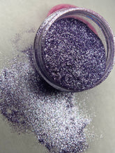 Load image into Gallery viewer, AMETHYST DIAMOND PRISMATIC PIGMENT