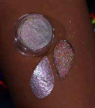 Load image into Gallery viewer, MYSTICAL CHAMELEON PRISMATIC PIGMENT