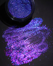 Load image into Gallery viewer, ULTRAVIOLET CHAMELEON PRISMATIC PIGMENT