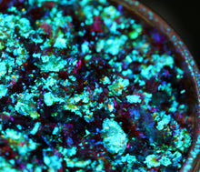 Load image into Gallery viewer, DEZENYM DRAGON SCALE CHAMELEON FLAKES