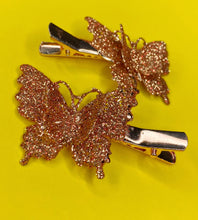 Load image into Gallery viewer, 90’s VINTAGE ROSE GOLD GLITTER BUTTERFLY CLIP SET
