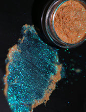 Load image into Gallery viewer, CARNELIAN CHAMELEON PRISMATIC PIGMENT