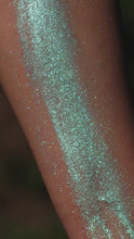 Load and play video in Gallery viewer, TURQUEZA CHAMELEON PRISMATIC PIGMENT
