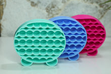 Load image into Gallery viewer, BLAIR THE BEAR BRUSH CLEANER &amp; HOLDER
