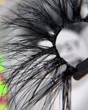 Load image into Gallery viewer, GYPSY- 25MM ALTER EGO LASH
