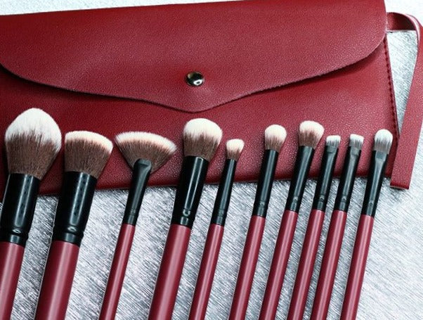 SYRAH BRUSH SET WITH WRISTLET POUCH