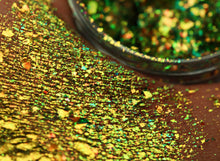 Load image into Gallery viewer, TATSUYA DRAGON SCALE CHAMELEON FLAKES
