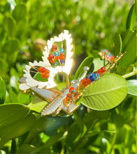 Load image into Gallery viewer, BEADED VINTAGE GOLD FLUTTERING BUTTERFLY CLIP

