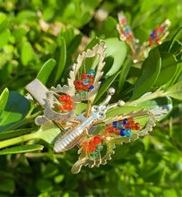 Load image into Gallery viewer, BEADED VINTAGE GOLD FLUTTERING BUTTERFLY CLIP
