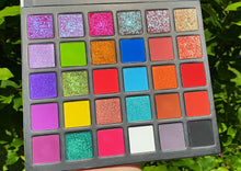 Load image into Gallery viewer, CASCABEL 30 PAN EYESHADOW PALETTE
