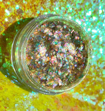 Load image into Gallery viewer, KUMANDRA DRAGON SCALE CHAMELEON FLAKES
